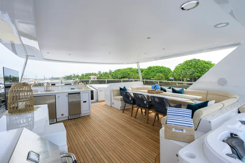 Slide: The Image of Sovereign Yachts Sovereign 100 2001 - 43