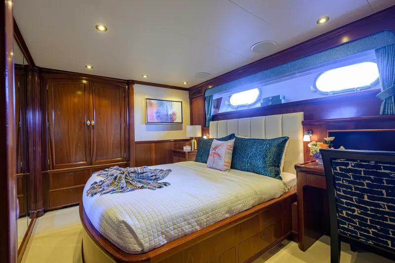 Slide: The Image of Sovereign Yachts Sovereign 100 2001 - 30