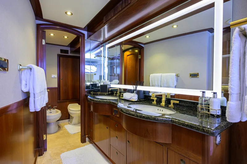 Slide: The Image of Sovereign Yachts Sovereign 100 2001 - 36