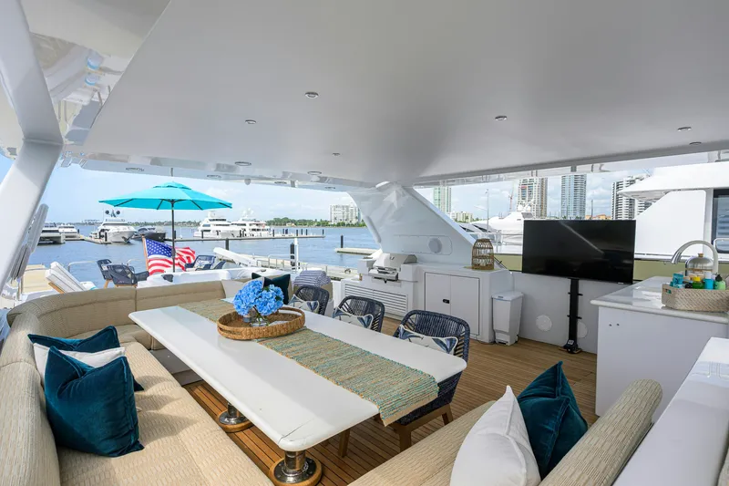 Slide: The Image of Sovereign Yachts Sovereign 100 2001 - 44