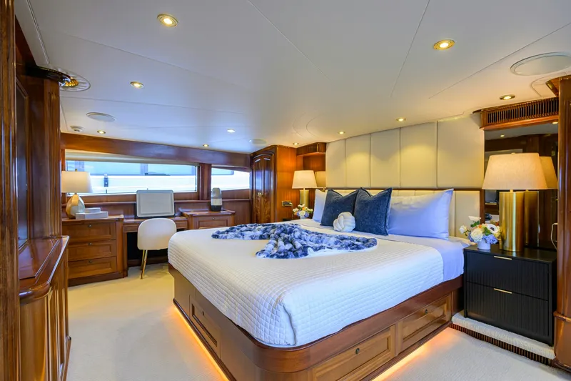 Slide: The Image of Sovereign Yachts Sovereign 100 2001 - 17