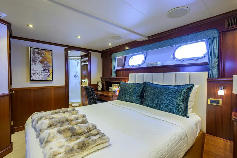 Slide: The Image of Sovereign Yachts Sovereign 100 2001 - 27