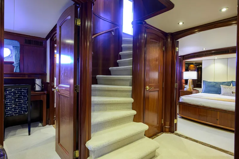 Slide: The Image of Sovereign Yachts Sovereign 100 2001 - 22