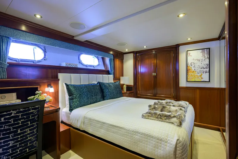 Slide: The Image of Sovereign Yachts Sovereign 100 2001 - 25