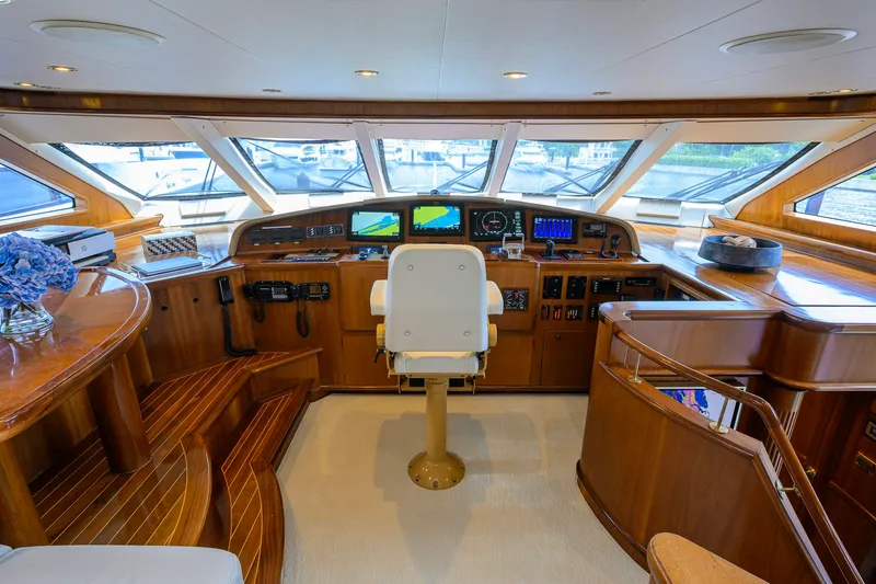 Slide: The Image of Sovereign Yachts Sovereign 100 2001 - 13