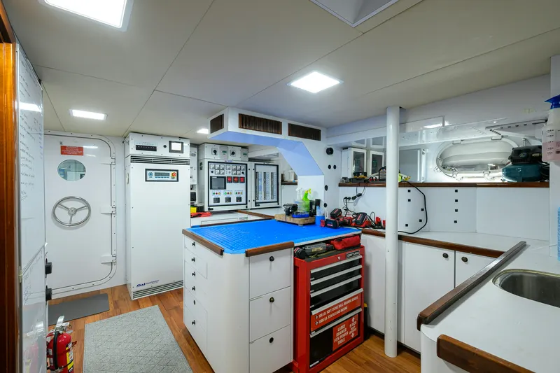 Slide: The Image of Sovereign Yachts Sovereign 100 2001 - 47