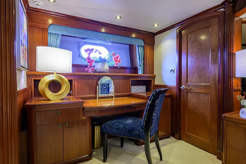 Slide: The Image of Sovereign Yachts Sovereign 100 2001 - 35