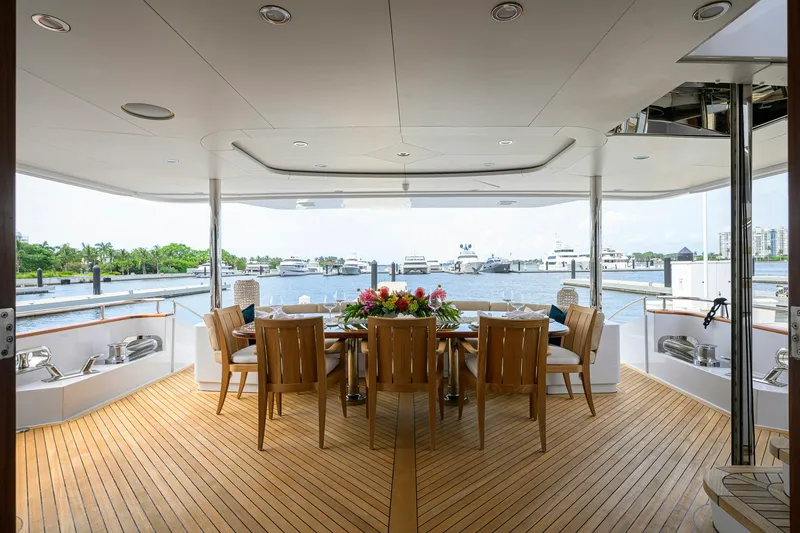 Slide: The Image of Sovereign Yachts Sovereign 100 2001 - 3