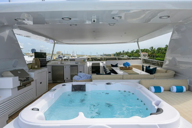 Slide: The Image of Sovereign Yachts Sovereign 100 2001 - 38