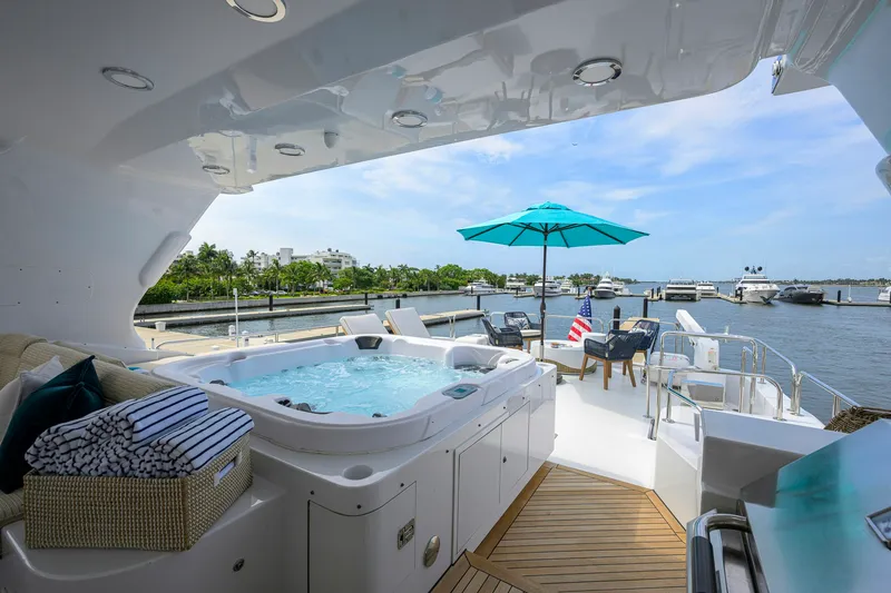 Slide: The Image of Sovereign Yachts Sovereign 100 2001 - 40