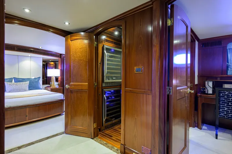 Slide: The Image of Sovereign Yachts Sovereign 100 2001 - 24