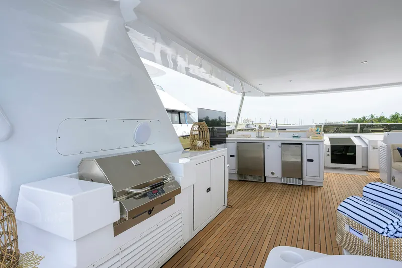 Slide: The Image of Sovereign Yachts Sovereign 100 2001 - 42