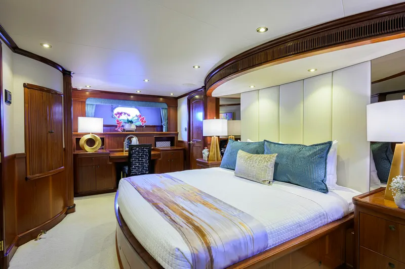 Slide: The Image of Sovereign Yachts Sovereign 100 2001 - 33