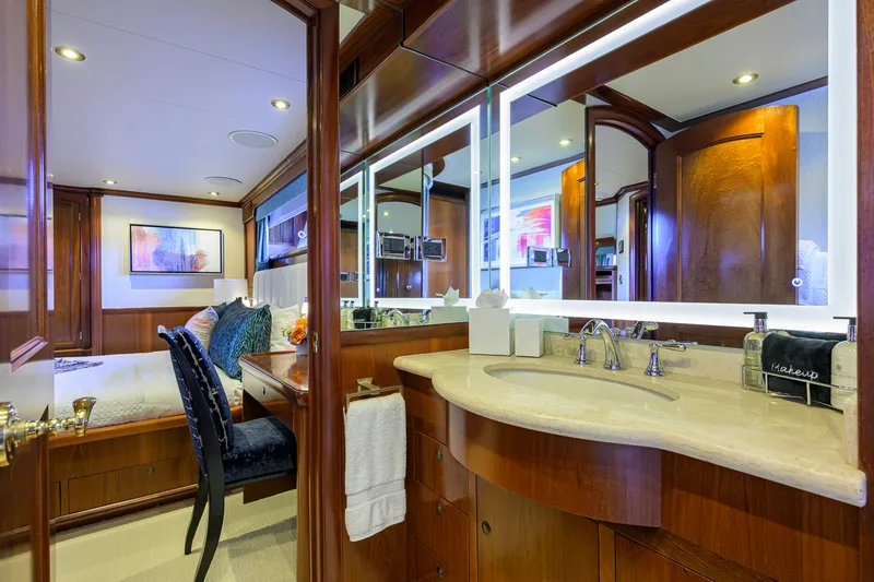 Slide: The Image of Sovereign Yachts Sovereign 100 2001 - 31