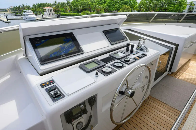 Slide: The Image of Sovereign Yachts Sovereign 100 2001 - 45
