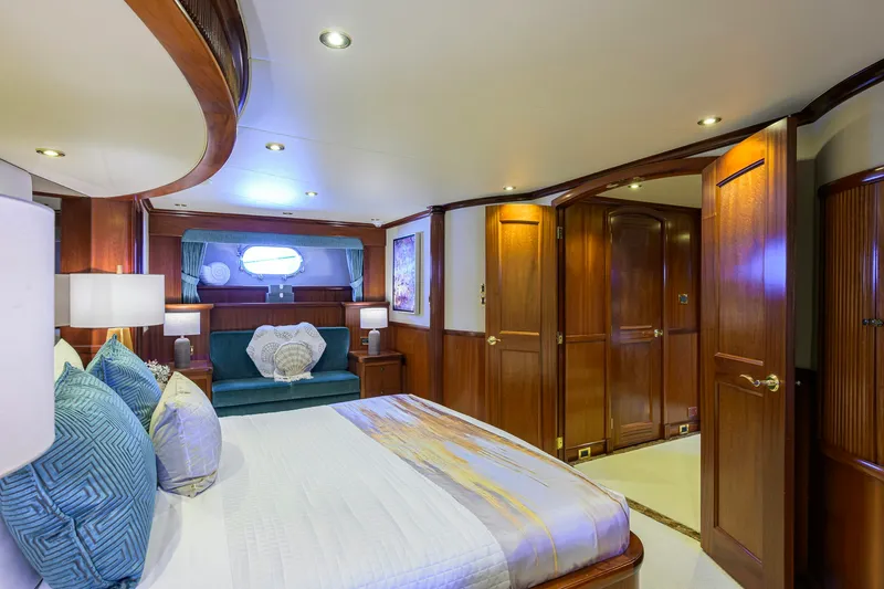 Slide: The Image of Sovereign Yachts Sovereign 100 2001 - 34