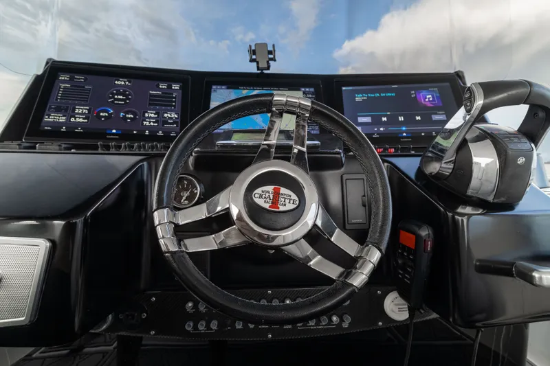 Slide: The Image of Cigarette 41' GTR 2016 - 44