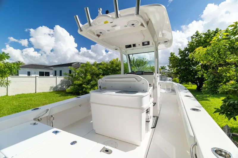 Slide: The Image of Everglades 273 Center Console 2020 - 17