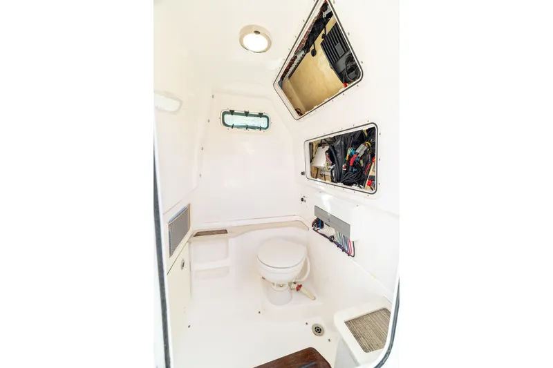 Slide: The Image of Everglades 273 Center Console 2020 - 25
