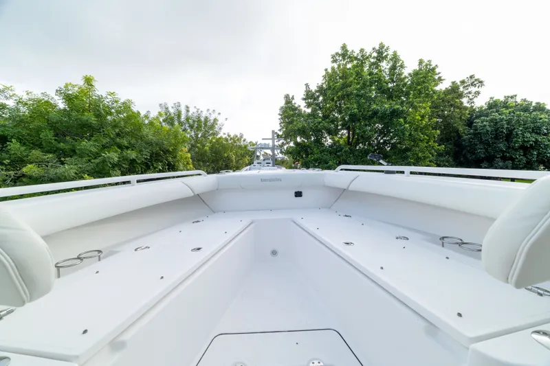 Slide: The Image of Everglades 273 Center Console 2020 - 6