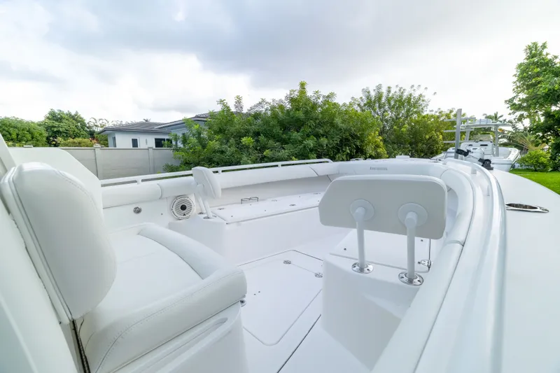 Slide: The Image of Everglades 273 Center Console 2020 - 5