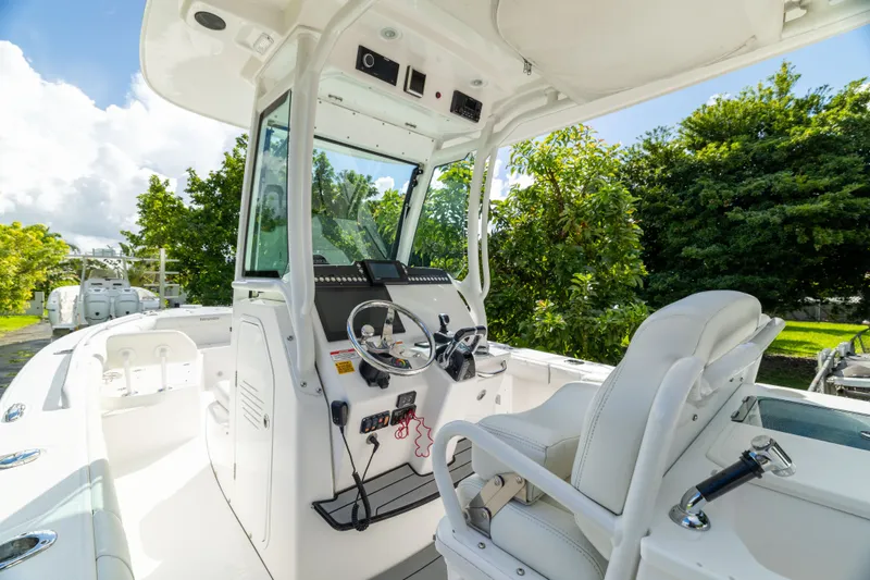 Slide: The Image of Everglades 273 Center Console 2020 - 11