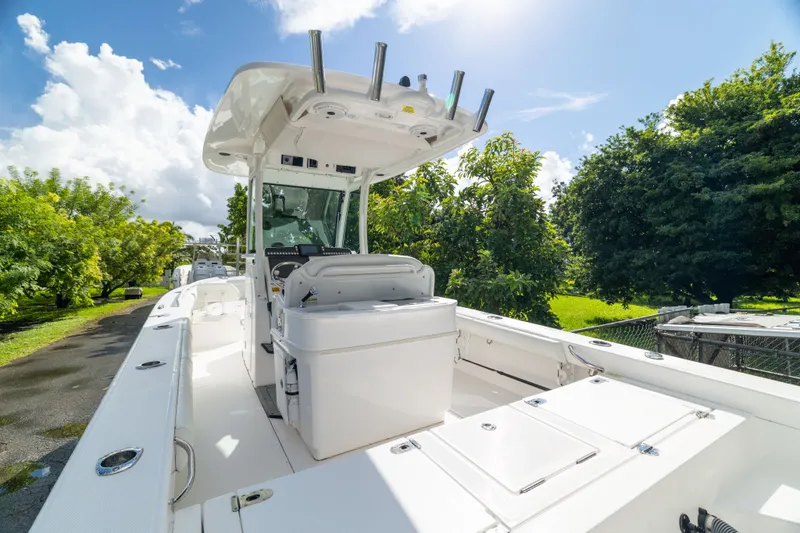 Slide: The Image of Everglades 273 Center Console 2020 - 16