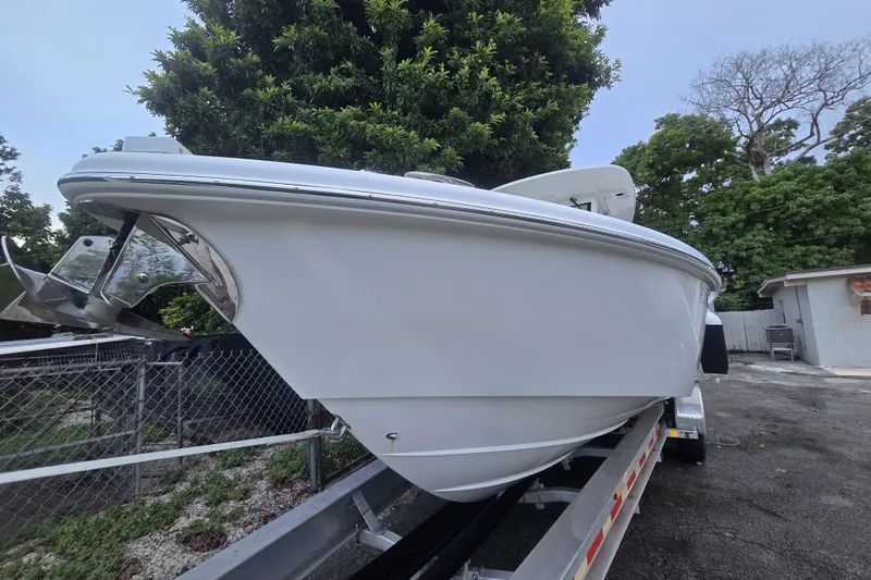 Slide: The Image of Everglades 273 Center Console 2020 - 0
