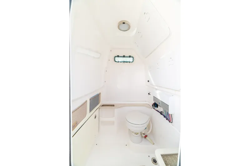 Slide: The Image of Everglades 273 Center Console 2020 - 24