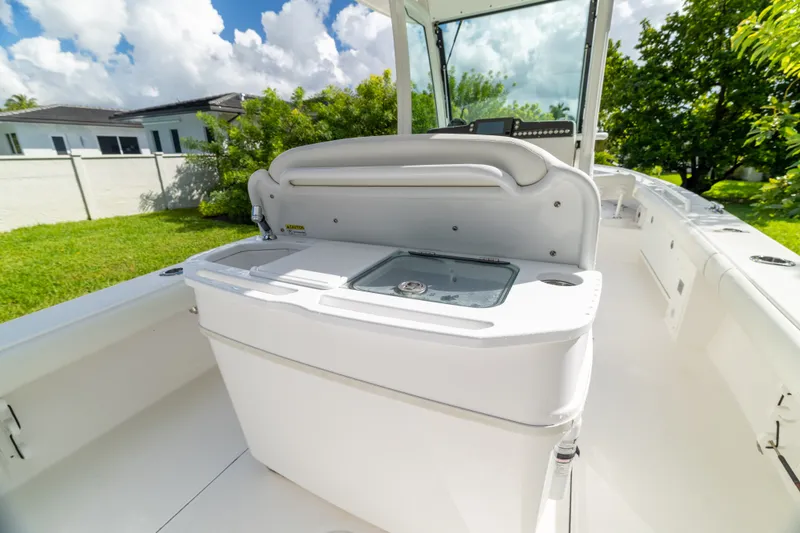 Slide: The Image of Everglades 273 Center Console 2020 - 18