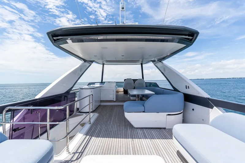 Slide: The Image of Azimut 68 Fly 2023 - 54