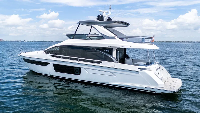Slide: The Image of Azimut 68 Fly 2023 - 60