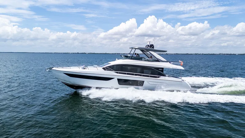 Slide: The Image of Azimut 68 Fly 2023 - 72