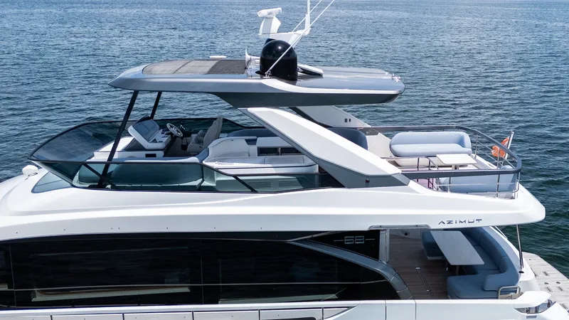 Slide: The Image of Azimut 68 Fly 2023 - 63