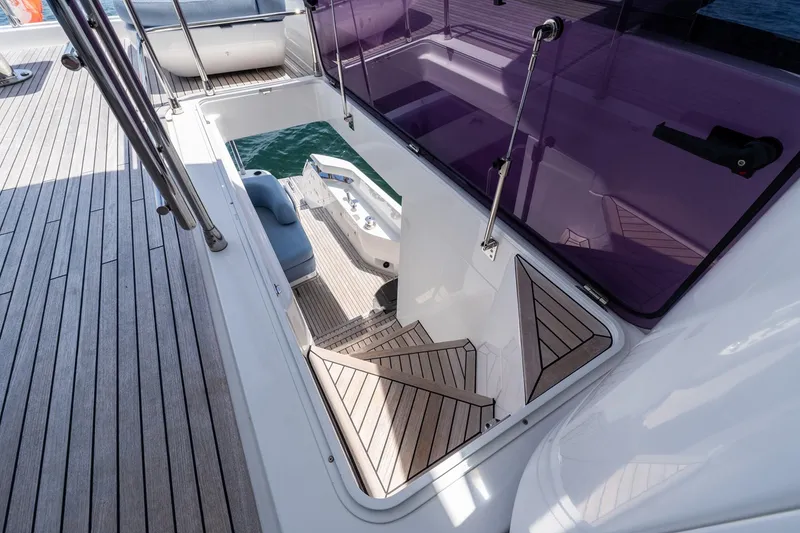 Slide: The Image of Azimut 68 Fly 2023 - 55