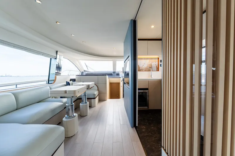 Slide: The Image of Azimut 68 Fly 2023 - 22