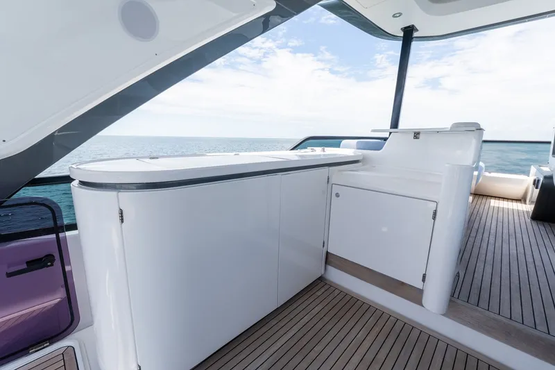 Slide: The Image of Azimut 68 Fly 2023 - 46