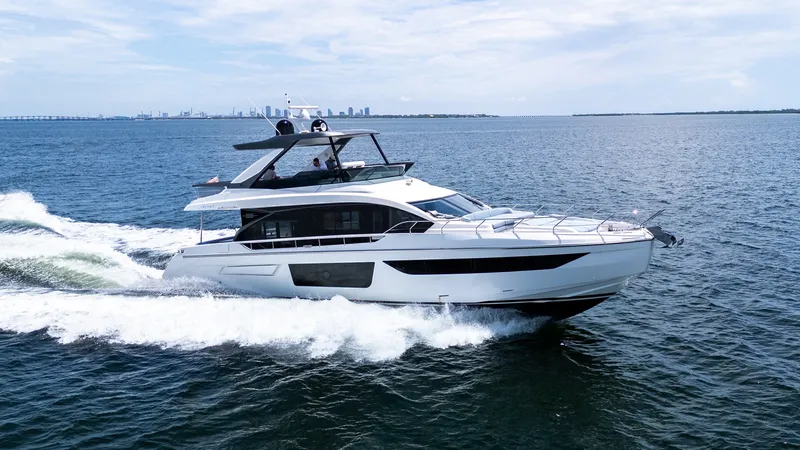 Slide: The Image of Azimut 68 Fly 2023 - 70
