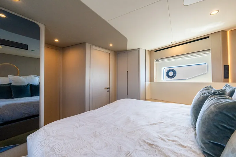 Slide: The Image of Azimut 68 Fly 2023 - 15