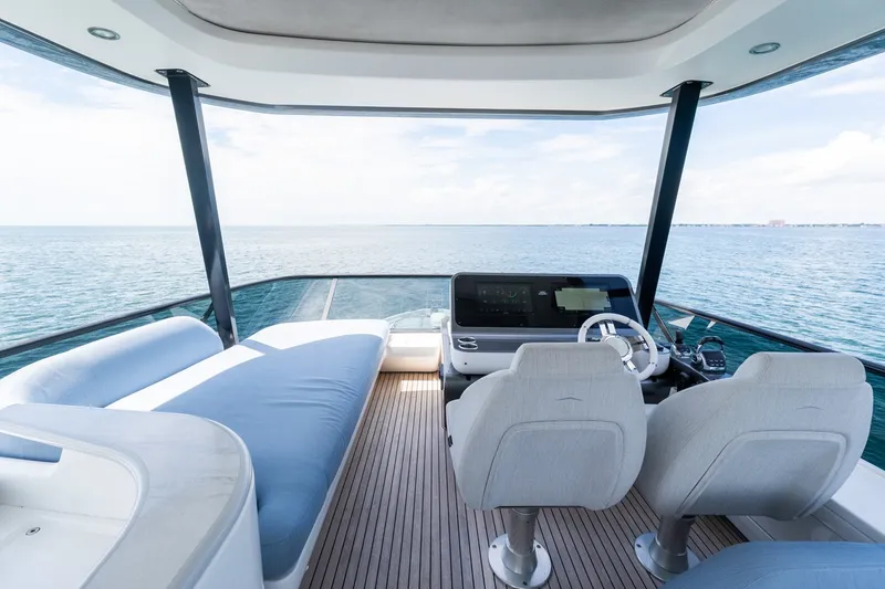 Slide: The Image of Azimut 68 Fly 2023 - 50