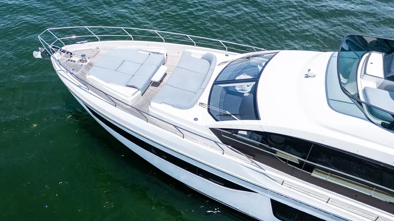 Slide: The Image of Azimut 68 Fly 2023 - 61