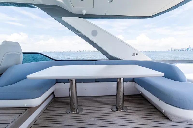 Slide: The Image of Azimut 68 Fly 2023 - 48