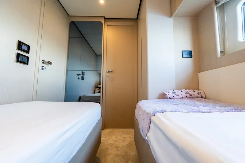 Slide: The Image of Azimut 68 Fly 2023 - 11