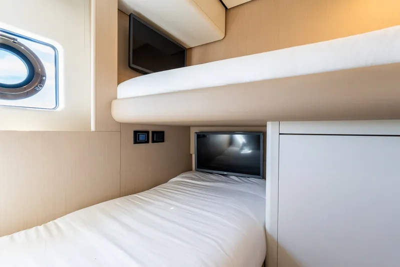Slide: The Image of Azimut 68 Fly 2023 - 9