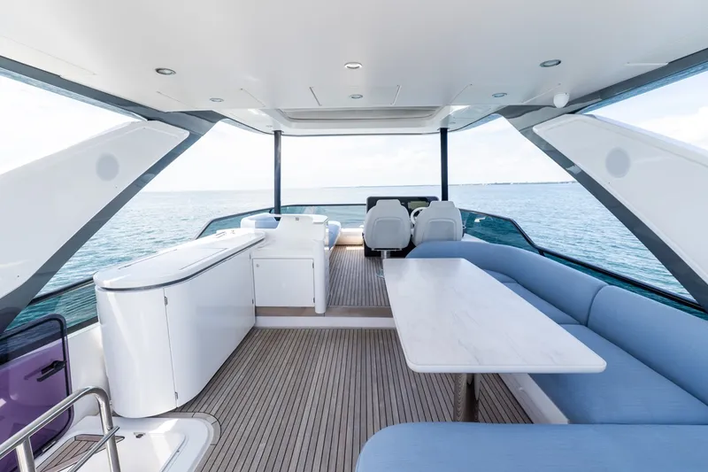 Slide: The Image of Azimut 68 Fly 2023 - 49