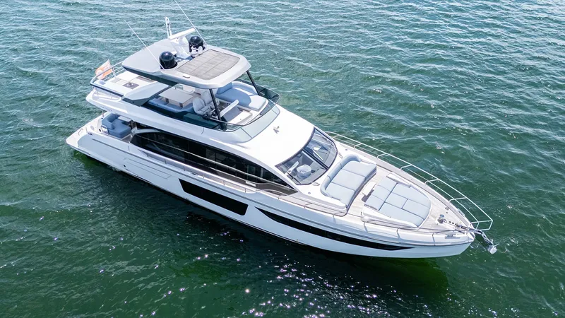 Slide: The Image of Azimut 68 Fly 2023 - 68