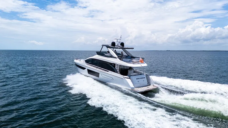 Slide: The Image of Azimut 68 Fly 2023 - 73