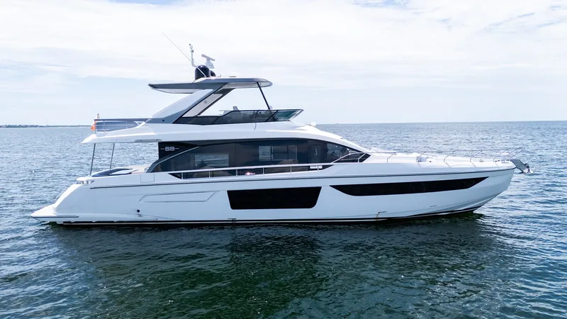 Slide: The Image of Azimut 68 Fly 2023 - 58