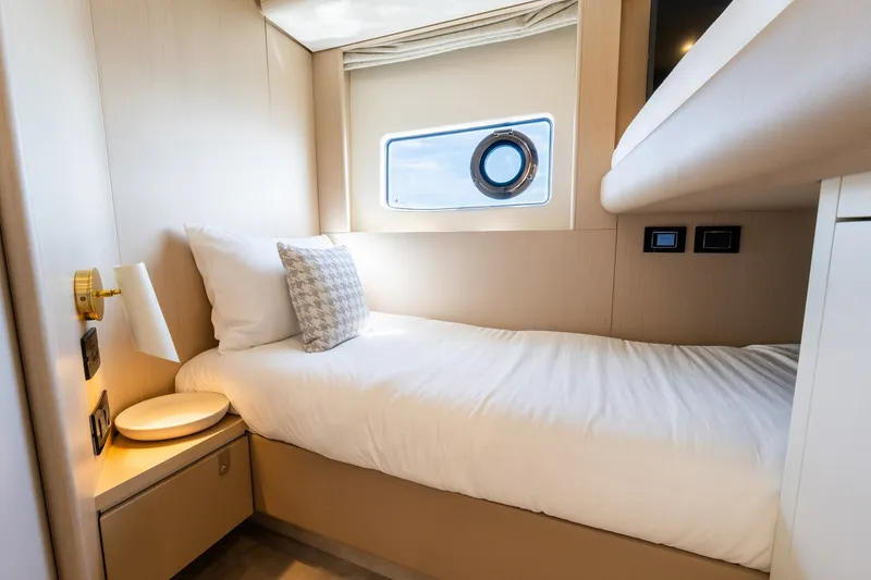 Slide: The Image of Azimut 68 Fly 2023 - 8