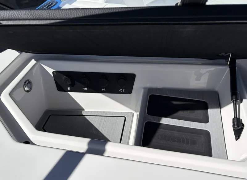 Slide: The Image of Nautique Super Air Nautique S 2027 - 21